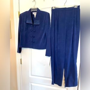 Jessica Howard Navy Blue 2 piece pant suit Size 10.